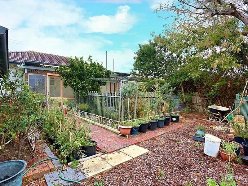 13 Mulgoa Ave, Dandenong North VIC 3175