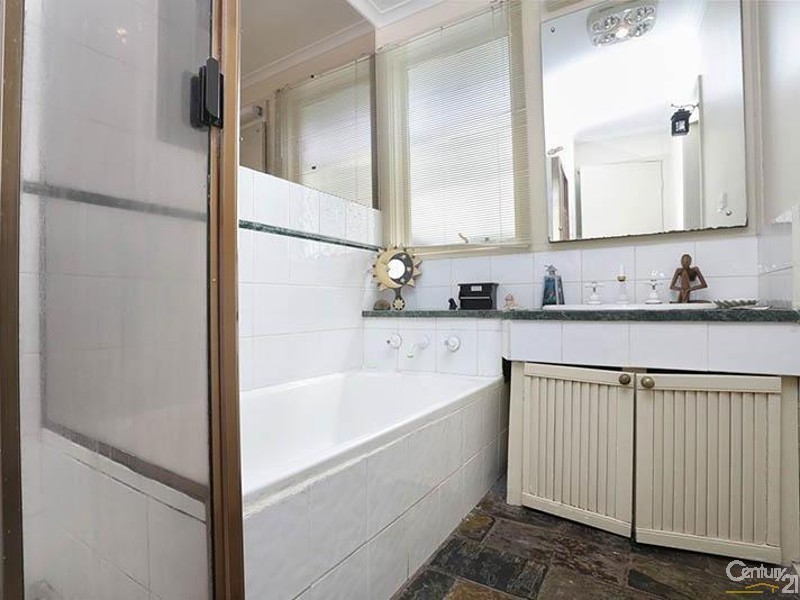 15 Shaftesbury Court, Keysborough VIC 3173