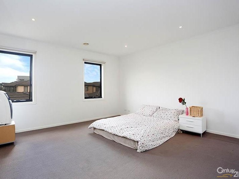 40 Evergreen Blvd, Clayton South VIC 3169