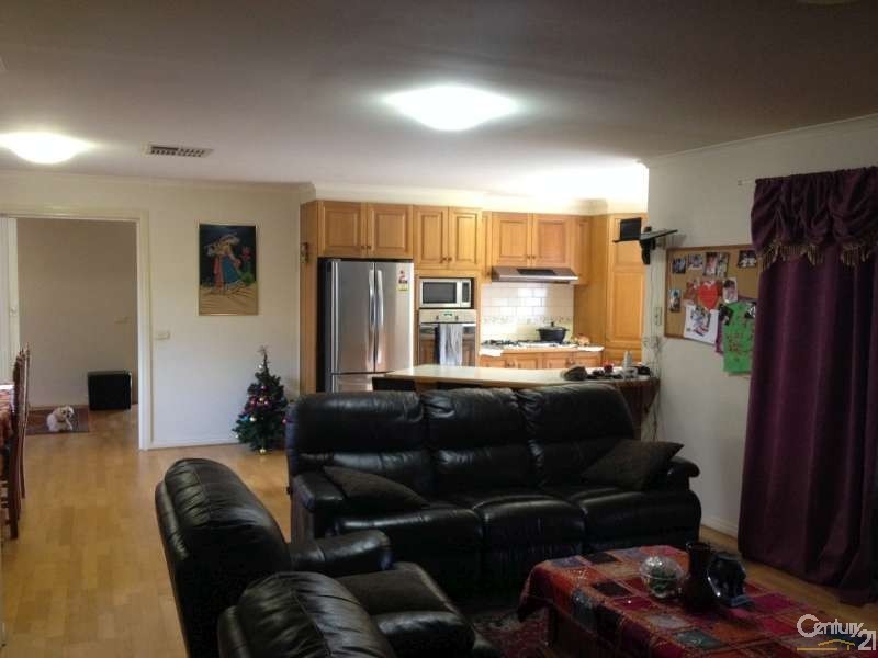 9 Caron Close, Hallam VIC 3803