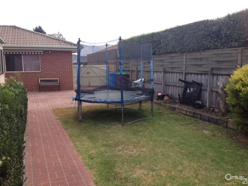 9 Caron Close, Hallam VIC 3803