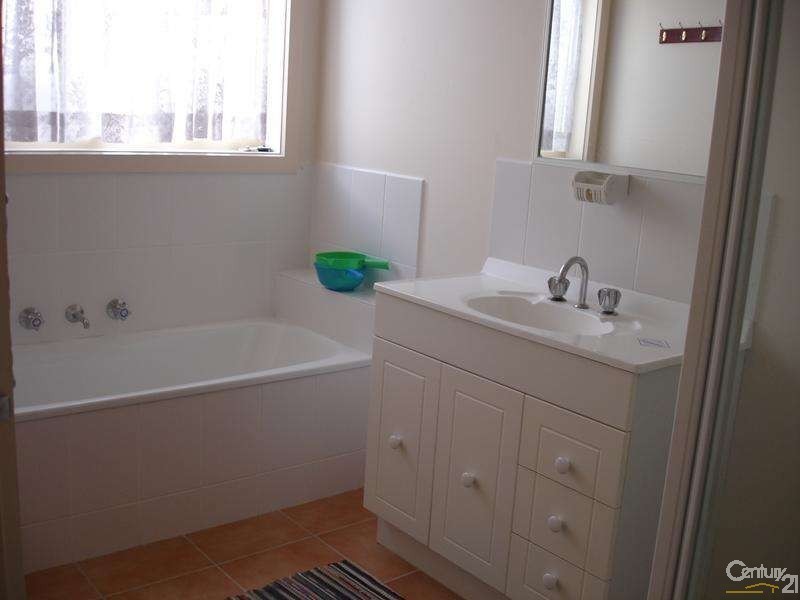 2/5  Through Road, Noble Park North VIC 3174