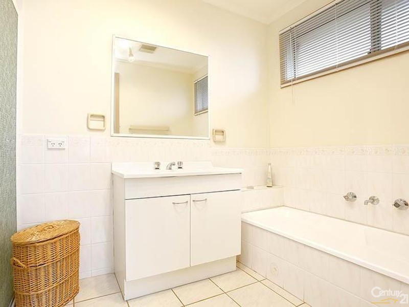 33 Glencairn Ave, Hallam VIC 3803