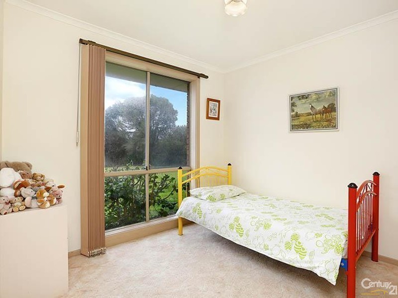 33 Glencairn Ave, Hallam VIC 3803