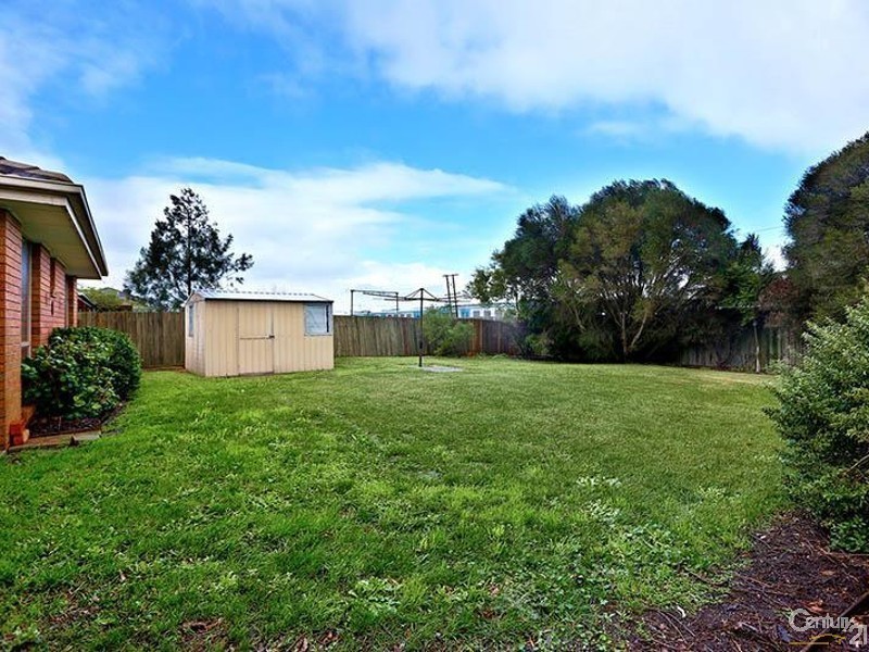 33 Glencairn Ave, Hallam VIC 3803