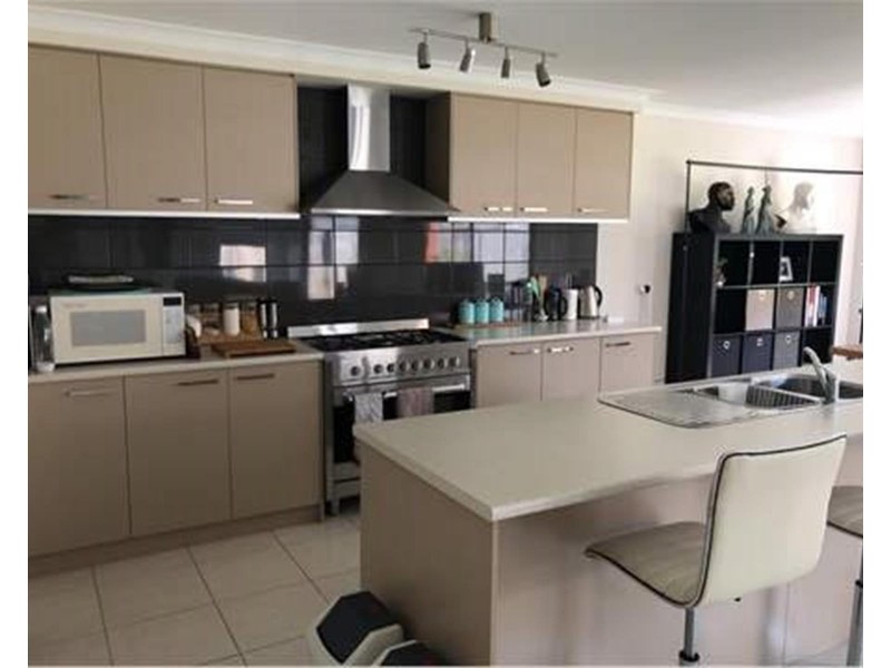 10 Howland Place, Keysborough VIC 3173