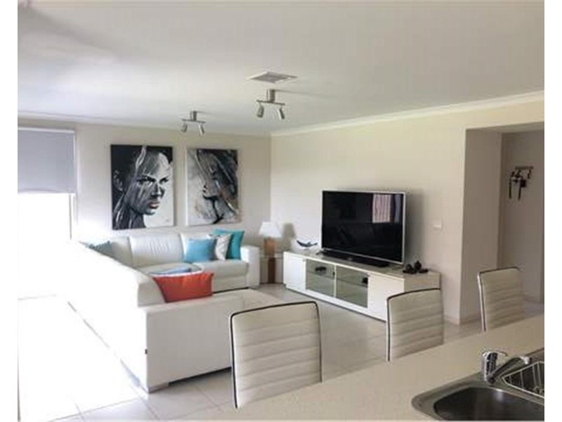 10 Howland Place, Keysborough VIC 3173