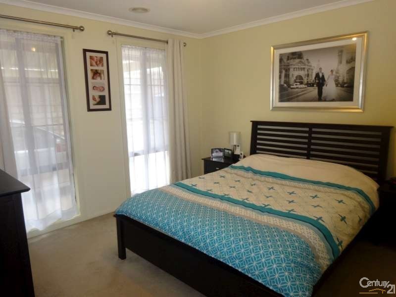 19 Luca Place, Pakenham VIC 3810