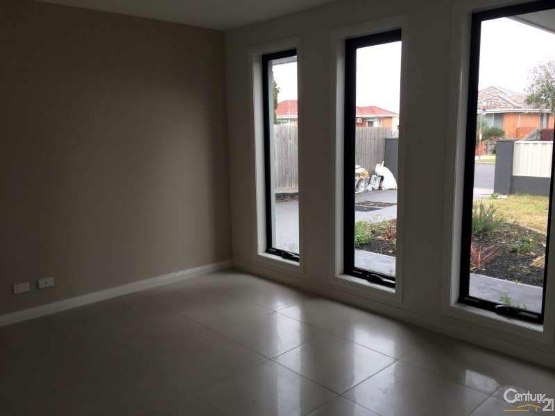 1/5 Athol Road, Noble Park VIC 3174