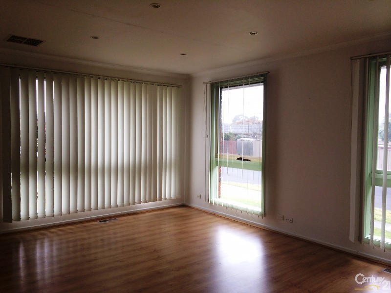 33 Eagle Drive, Noble Park North VIC 3174