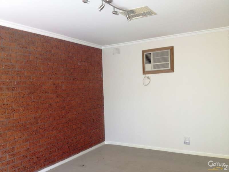 2/43 Canberra Avenue, Dandenong VIC 3175