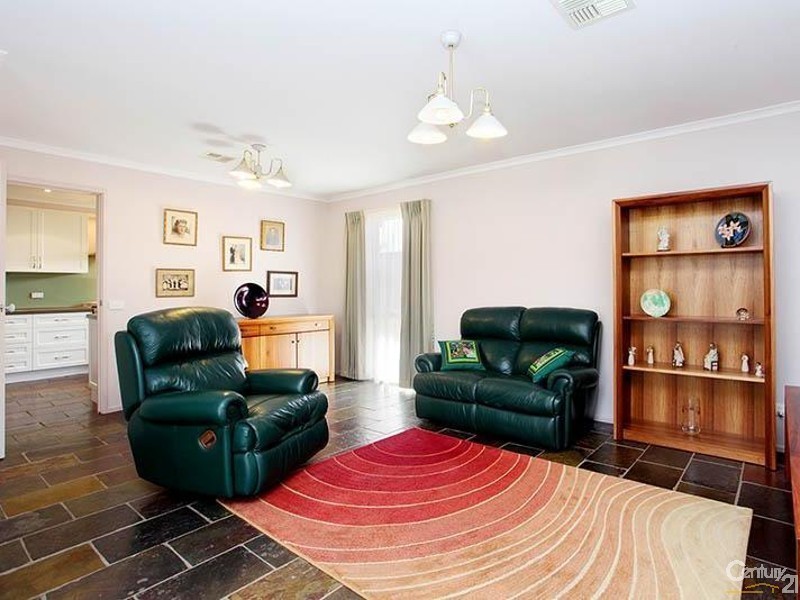 6 Thoonen Court, Keysborough VIC 3173