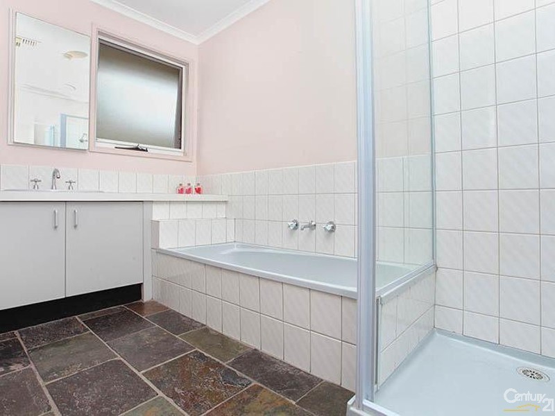 6 Thoonen Court, Keysborough VIC 3173