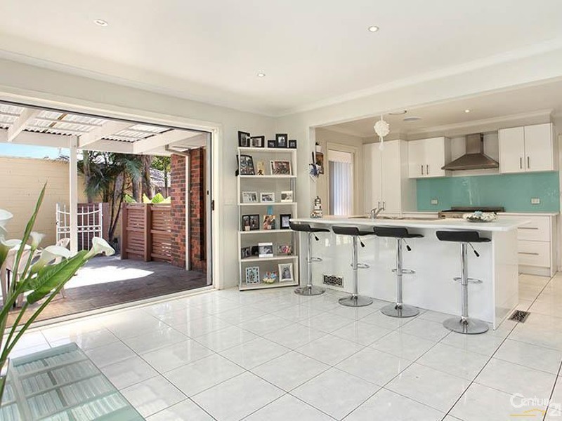 4 Redington Drive, Noble Park North VIC 3174