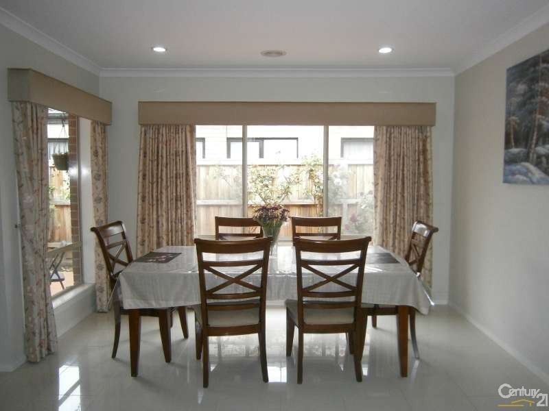 11 Edgewater Drive, Keysborough VIC 3173