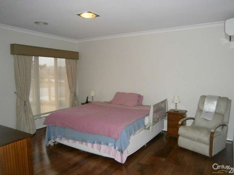 11 Edgewater Drive, Keysborough VIC 3173