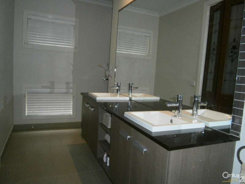 11 Edgewater Drive, Keysborough VIC 3173