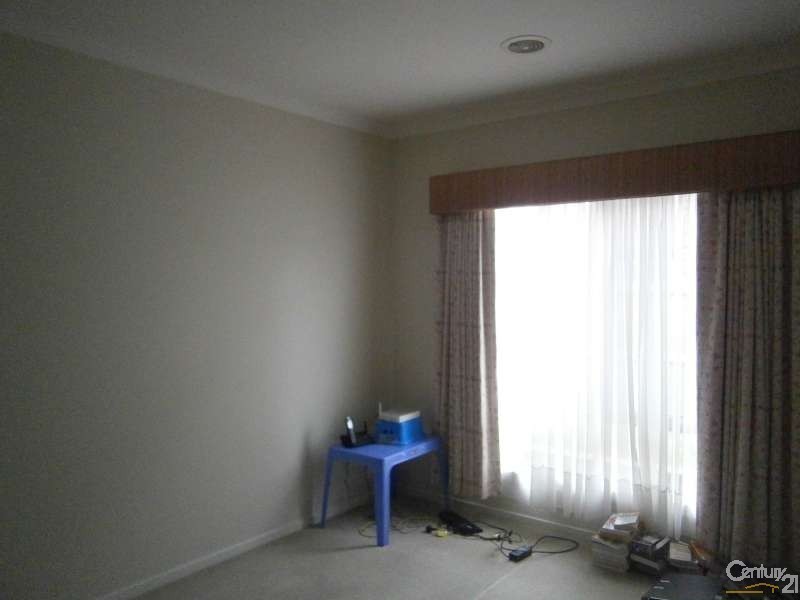 11 Edgewater Drive, Keysborough VIC 3173