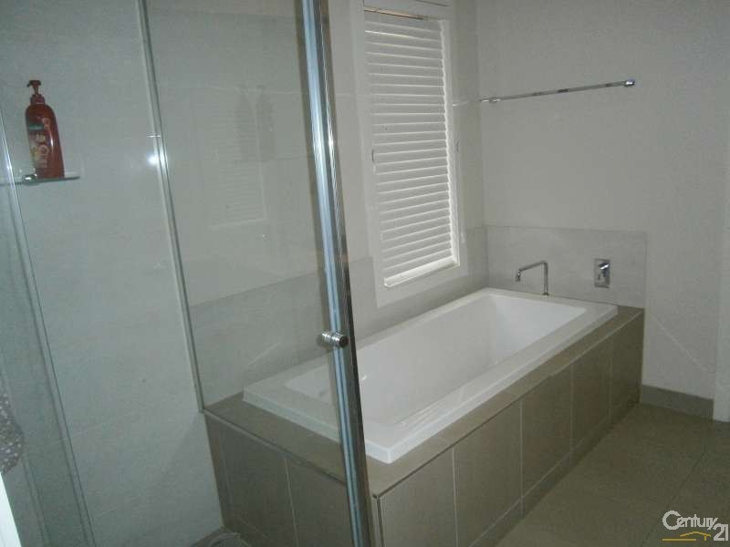 11 Edgewater Drive, Keysborough VIC 3173