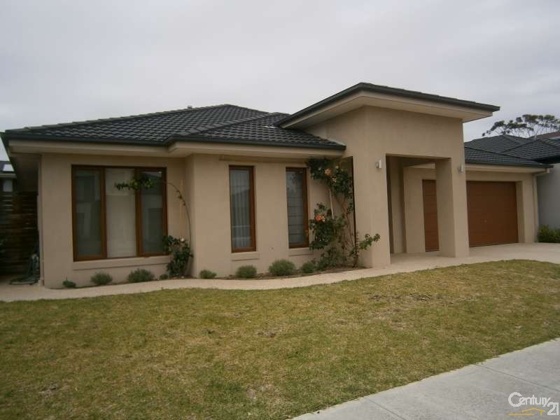 11 Edgewater Drive, Keysborough VIC 3173