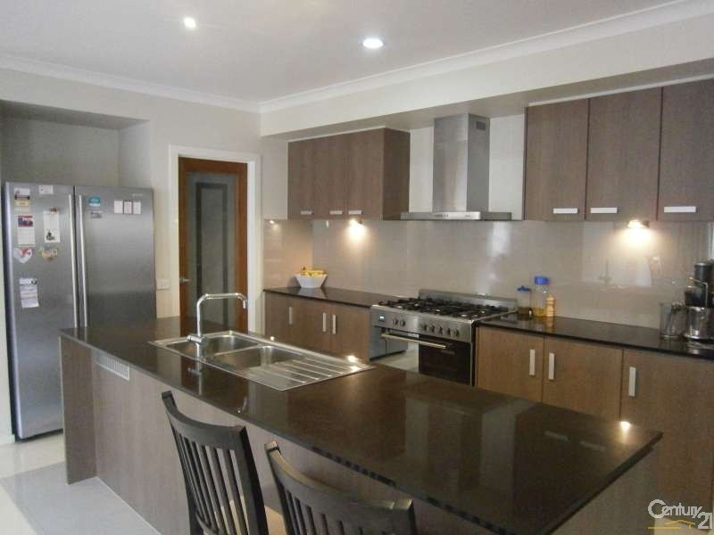 11 Edgewater Drive, Keysborough VIC 3173