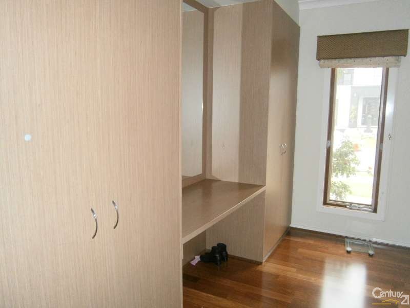 11 Edgewater Drive, Keysborough VIC 3173