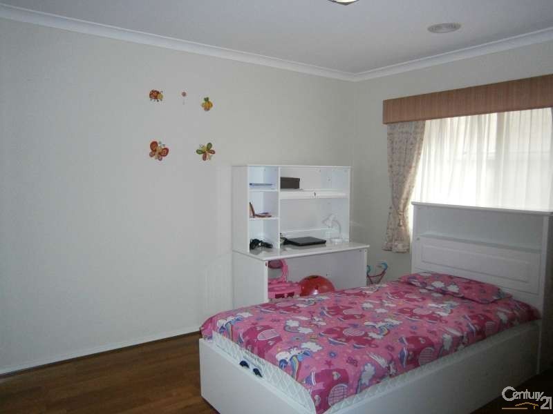 11 Edgewater Drive, Keysborough VIC 3173