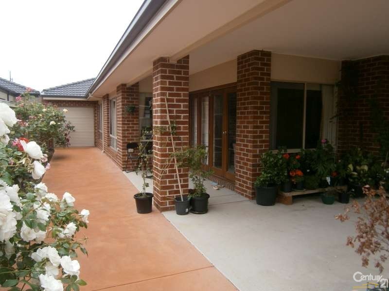 11 Edgewater Drive, Keysborough VIC 3173