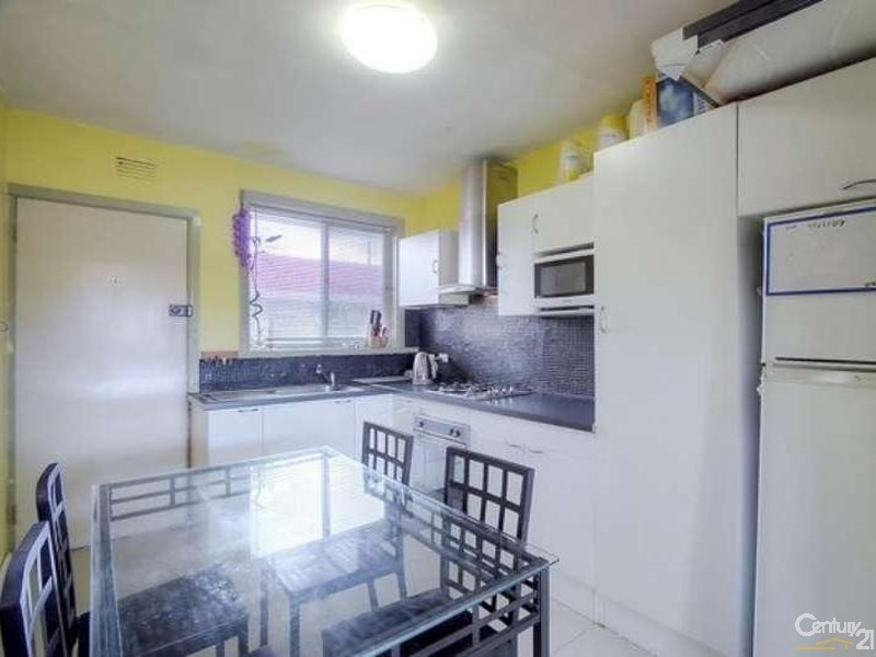 2/33 Gladstone Road, Dandenong VIC 3175