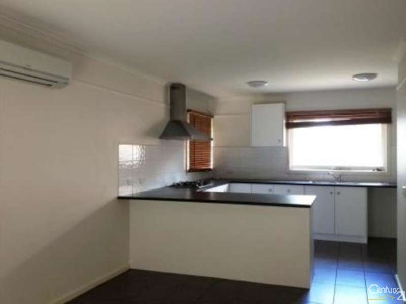 8 Doveton Avenue, Eumemmerring VIC 3177