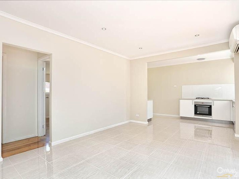 1/10 Kingswood Crescent, Noble Park North VIC 3174