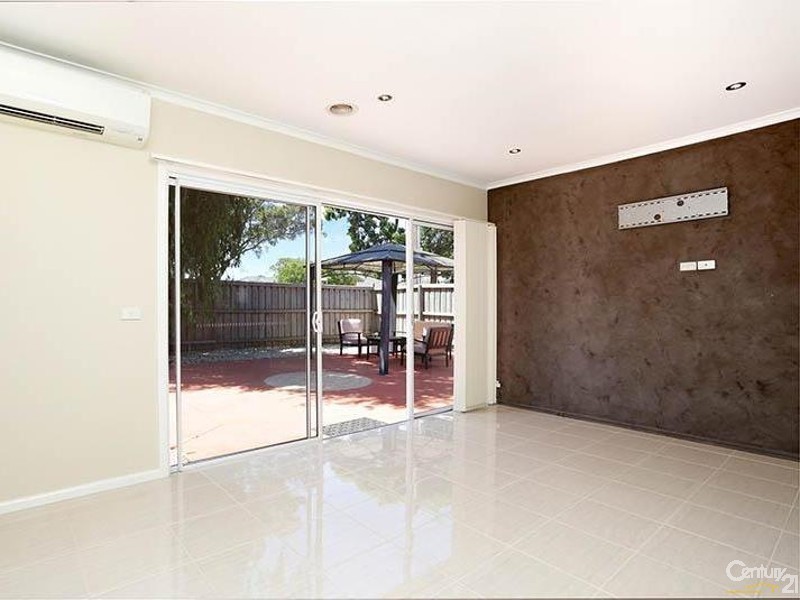 1/10 Kingswood Crescent, Noble Park North VIC 3174