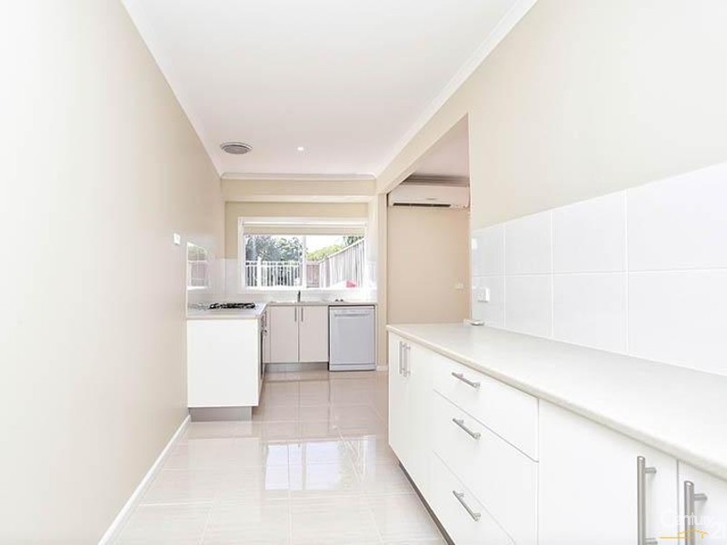 1/10 Kingswood Crescent, Noble Park North VIC 3174