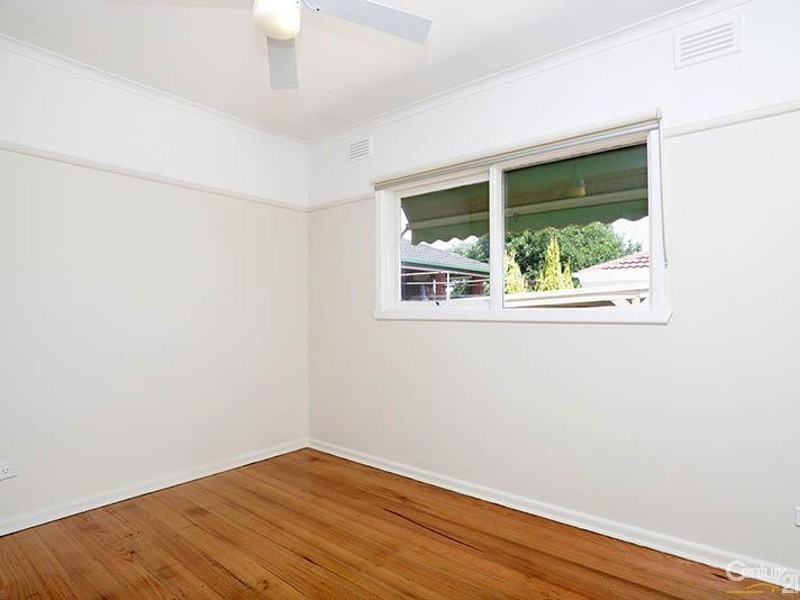 1/10 Kingswood Crescent, Noble Park North VIC 3174