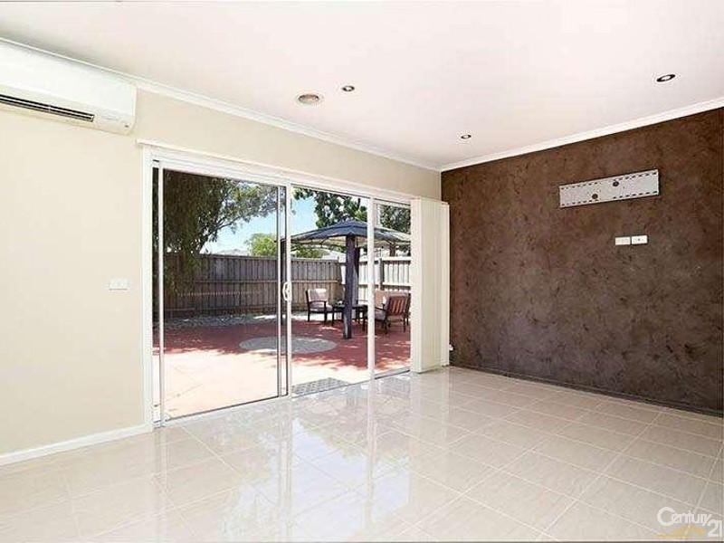 1/10 Kingswood Crescent, Noble Park North VIC 3174
