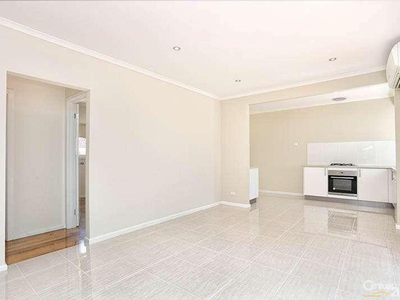 1/10 Kingswood Crescent, Noble Park North VIC 3174