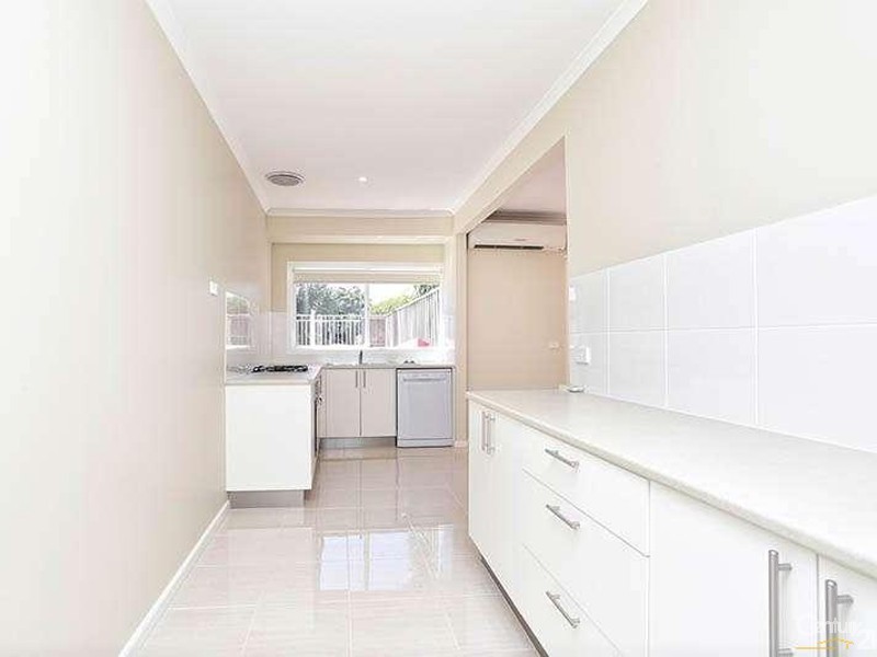 1/10 Kingswood Crescent, Noble Park North VIC 3174