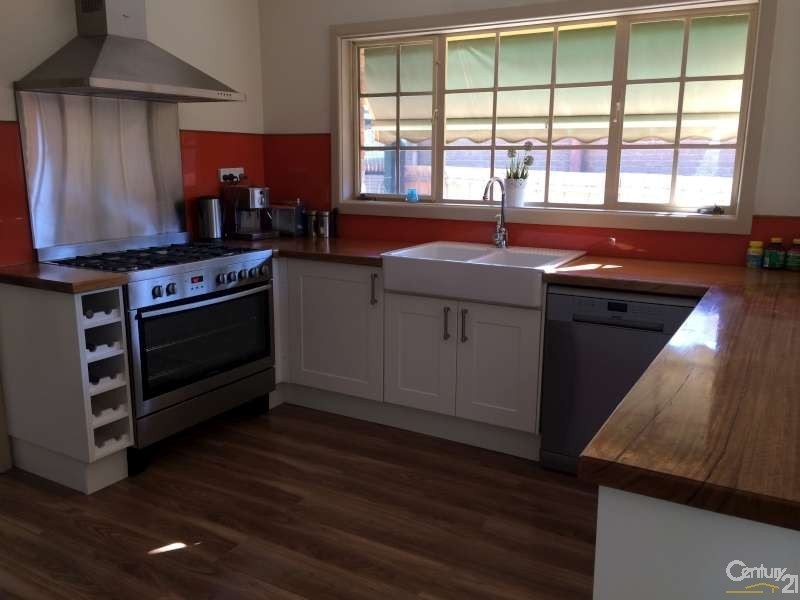 31 Hampton Drive, Hampton Park VIC 3976