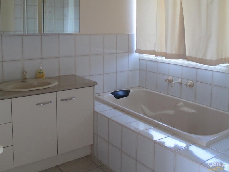 2/12 Flynn Street, Springvale VIC 3171