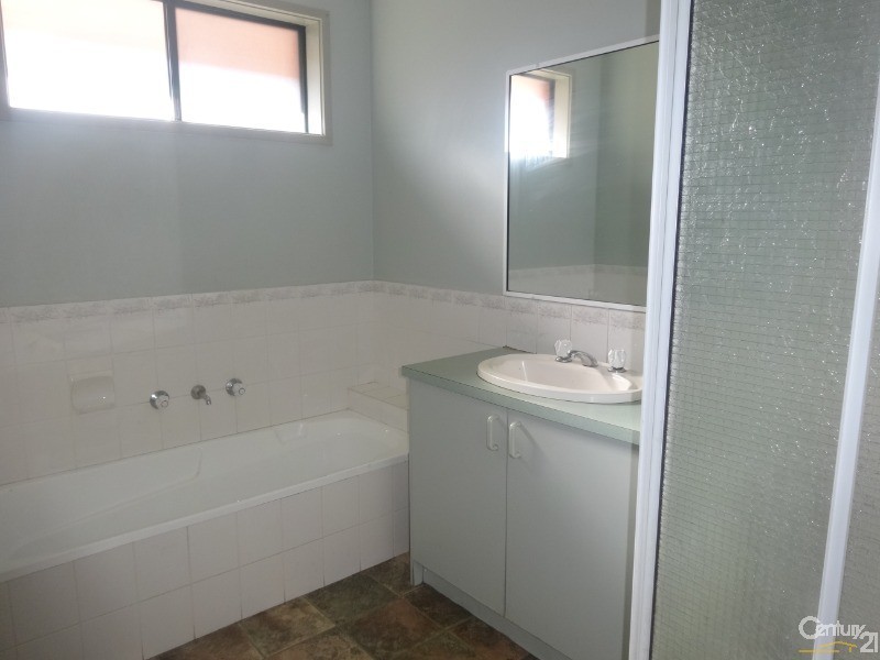 2/2 Seventh Avenue, Dandenong VIC 3175