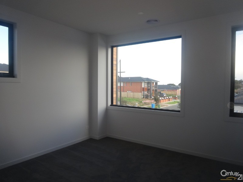 84 City Vista Circuit, Cranbourne West VIC 3977