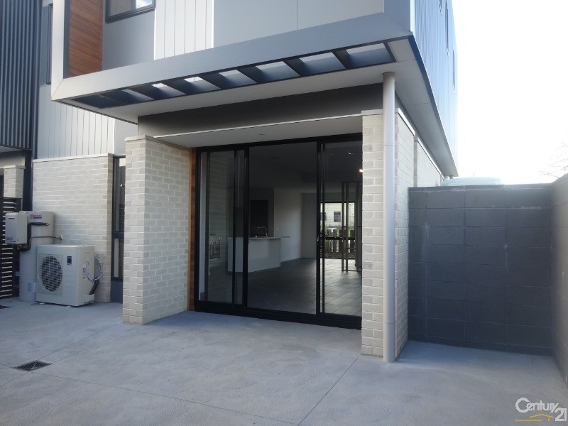 84 City Vista Circuit, Cranbourne West VIC 3977