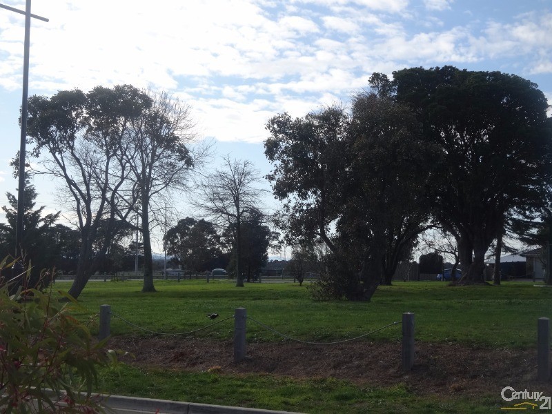 84 City Vista Circuit, Cranbourne West VIC 3977