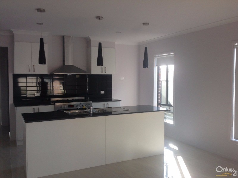 9 Shelburn Way, Cranbourne East VIC 3977