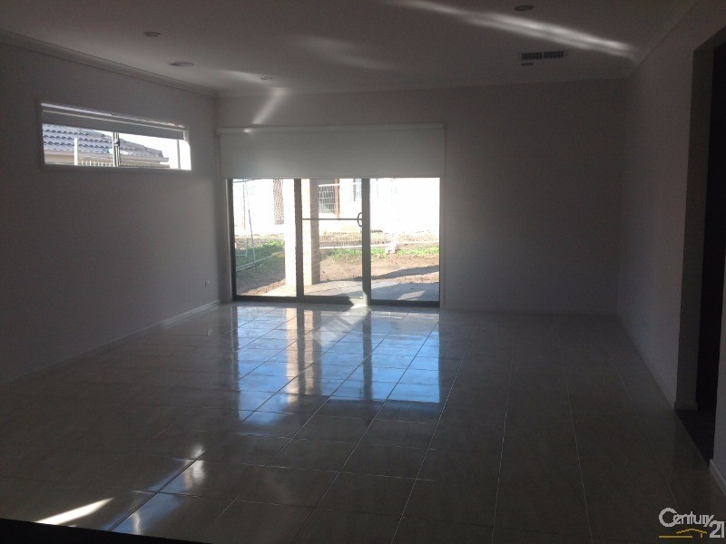 9 Shelburn Way, Cranbourne East VIC 3977