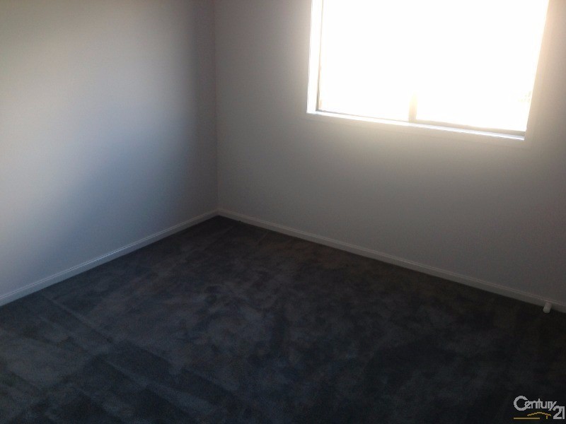 9 Shelburn Way, Cranbourne East VIC 3977