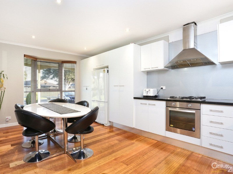 33 Templewood Ave, Noble Park North VIC 3174