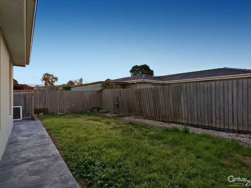 33 Templewood Ave, Noble Park North VIC 3174