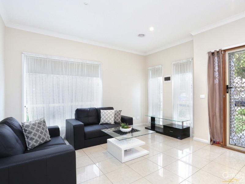 2/18 Namur Street, Noble Park VIC 3174