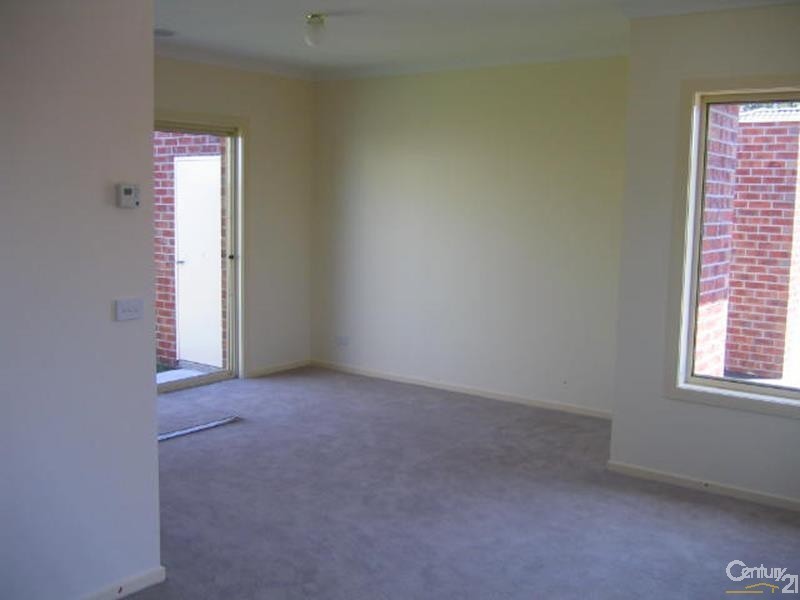 2/8 Noble Street, Noble Park VIC 3174